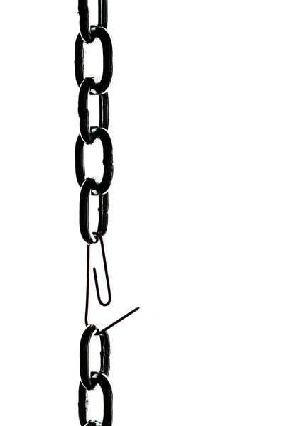 Kağıt klibin bir çelik zincir zusammengeh — Stok fotoğraf