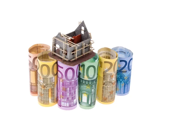 Billetes de banco en euros con shell building — Foto de Stock