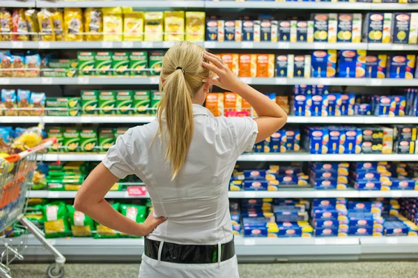 Selectie in een supermarkt — Stockfoto