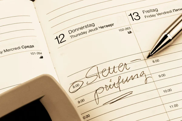 Post i kalendern: skatt revision — Stockfoto