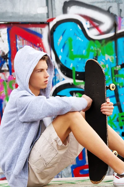 stock image Cool-looking young man in front of graffiti