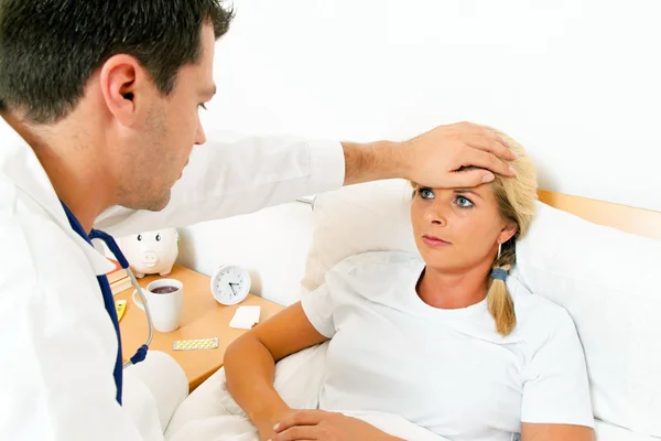Doctor house call. examines sick wife. — Stock Photo, Image