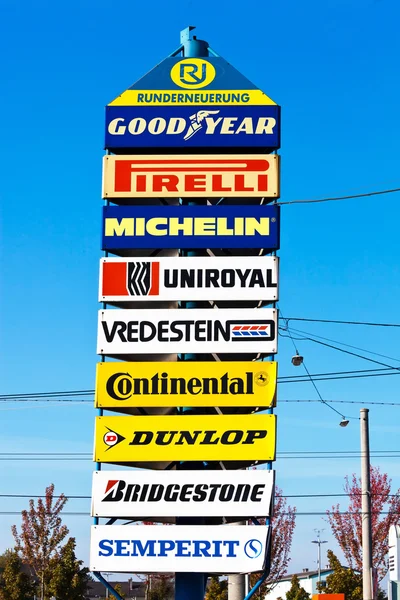 Tire dealer — Stock Photo, Image