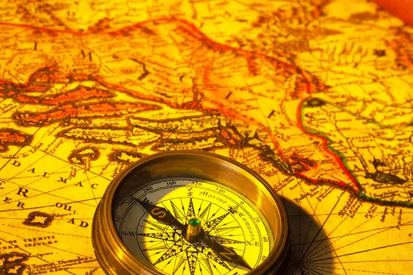 Bản đồ cổ đại (old map): Bạn yêu thích lịch sử và muốn khám phá nhiều điều thú vị về các vùng đất khác nhau của thế giới? Chúng tôi giới thiệu đến bạn bản đồ cổ đại! Với bản đồ này, bạn có thể tìm hiểu các khu vực đang được bao phủ bởi các vương quốc, các tên gọi địa lý và các điểm đáng chú ý khác trên khắp thế giới.