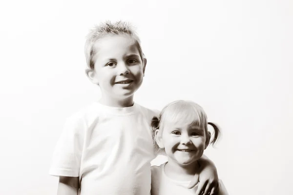 Två unga barn — Stockfoto