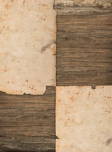Papeles viejos descoloridos sobre un fondo de madera —  Fotos de Stock