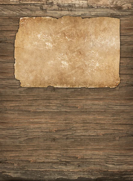 Carta intemperie su uno sfondo di legno — Foto Stock
