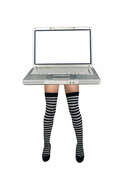 足を持つラップトップ コンピューター — ストック写真