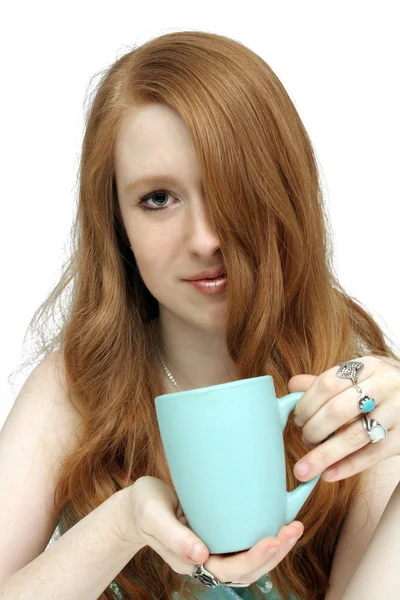 Belle rousse avec tasse à café (2 ) — Photo