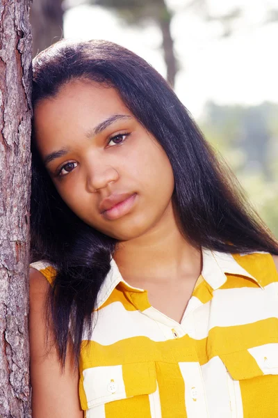 Lindo adolescente latina al aire libre (7 ) —  Fotos de Stock