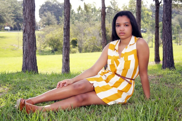 Lindo adolescente latina al aire libre (8 ) —  Fotos de Stock