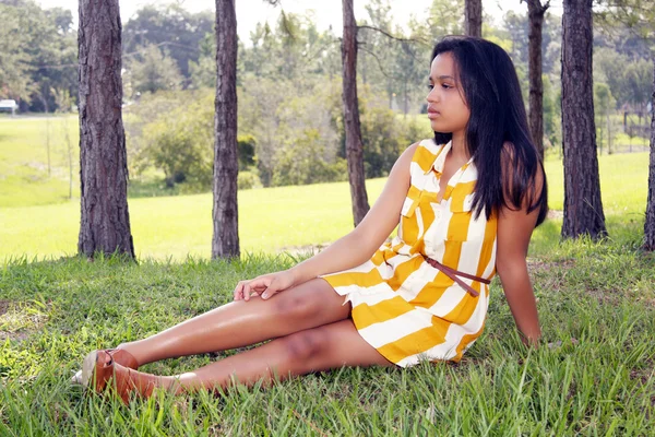 Adolescente bonito Latina ao ar livre (9 ) — Fotografia de Stock