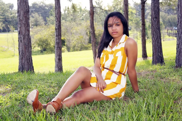 Adolescente bonito Latina ao ar livre (10 ) — Fotografia de Stock