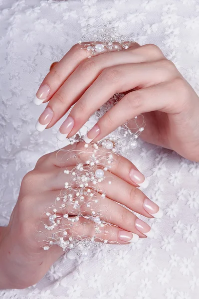 Belas mãos femininas com manicure — Fotografia de Stock