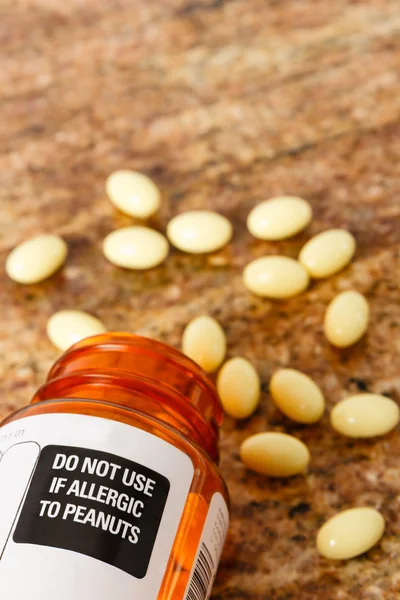 Medicina di prescrizione con etichetta di avvertimento di allergia alle arachidi — Foto Stock