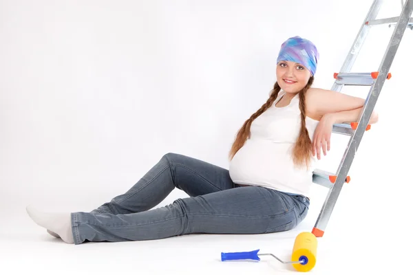 Pregnant woman and repair, studio — Stock Photo, Image
