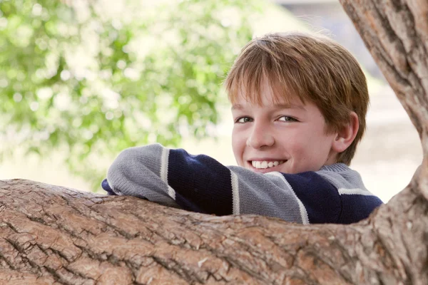 Portrait of cheerful boy, park, summer — Stock Photo, Image