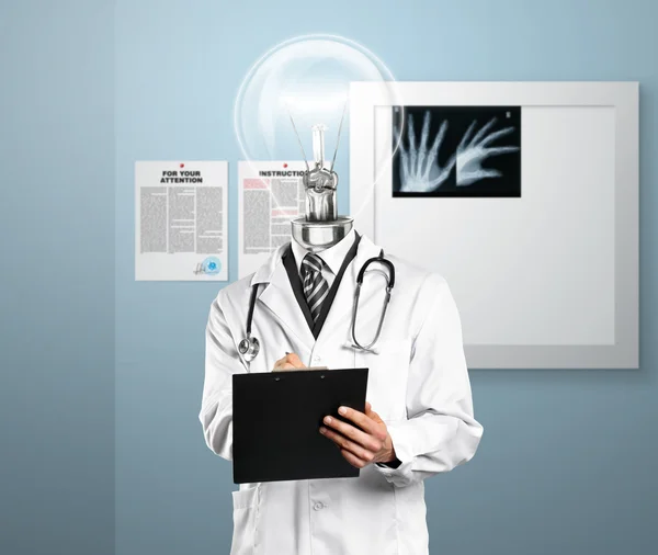 Человек-фонарь, главный врач со стетоскопом — стоковое фото