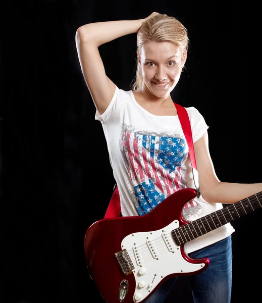 Žena hrající na kytaru — Stock fotografie