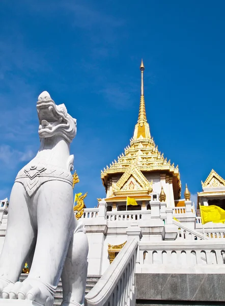 Leeuw status bij wat traimitr & de Gouden Boeddha, bangkok — Stockfoto