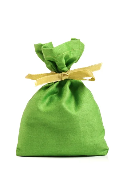 Зелений мішок тканини ізольований на білому тлі — стокове фото