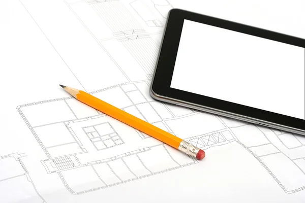 Digitale Tablet PC- en potlood op plan van het huis — Stockfoto