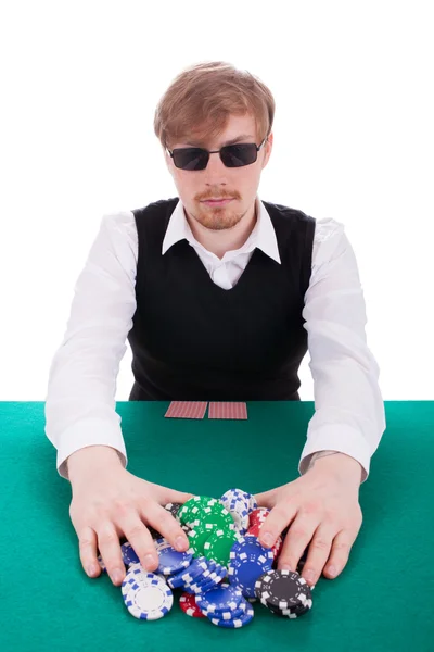 Un joven está jugando al póquer —  Fotos de Stock