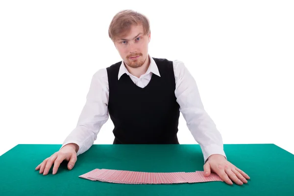 Молодой человек играет в покер — стоковое фото