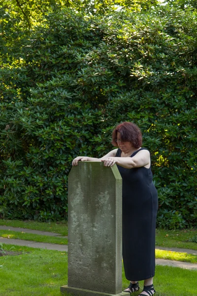 At the cemetery — Stock Photo, Image