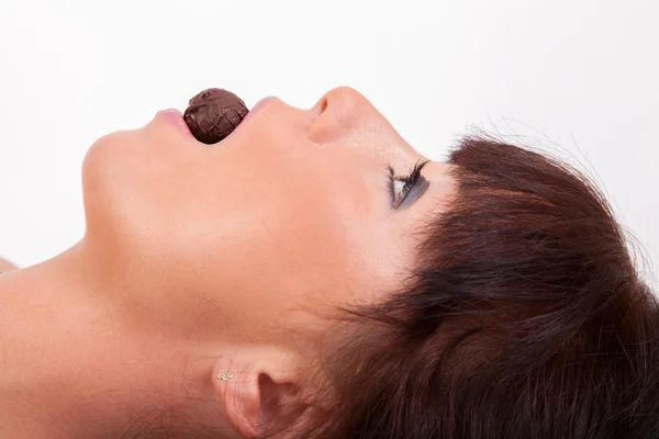 The young woman and chocolate — Stock Photo, Image