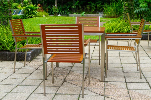 Table et chaises en bois Photo De Stock