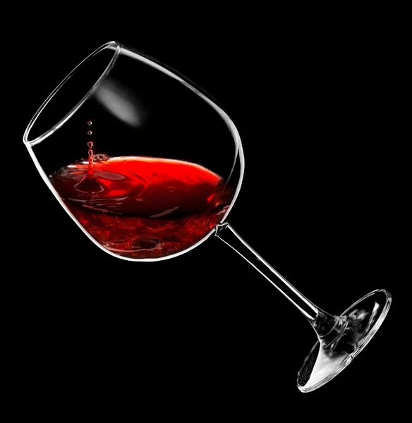 Drops of red wine dripping into a glass — Stock Photo, Image