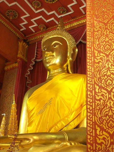 Grand bouddha dans le thaï — Photo