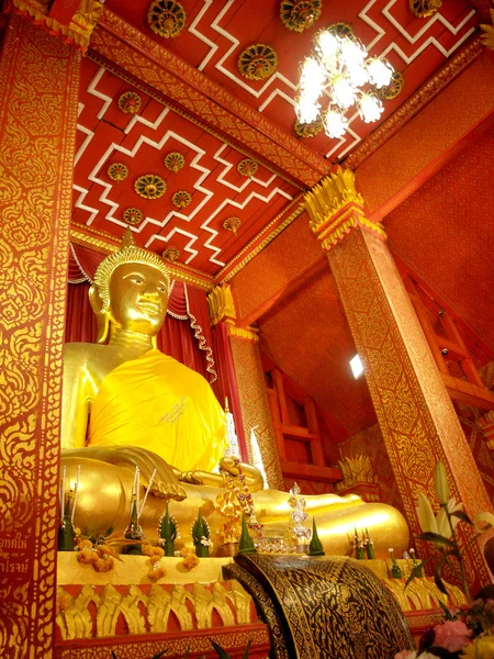 Velký buddha v thajštině — Stock fotografie