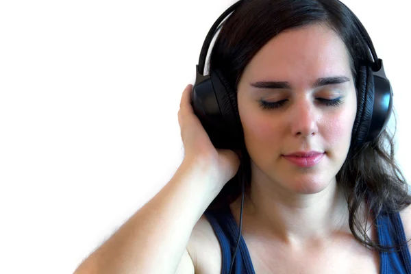Όμορφη κοπέλα, ακούγοντας μουσική — Φωτογραφία Αρχείου