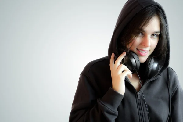 Beautiful Hip-Hop Style Girl Wearing a Hoddie Listening To Music — Stock Photo, Image
