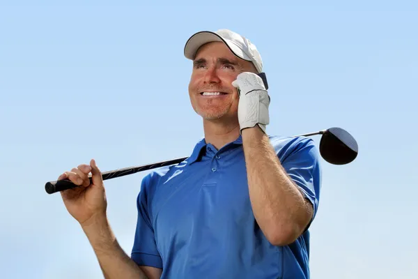 Golfista pomocí mobilního telefonu — Stock fotografie