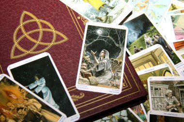 Tarot kartı okuma ve aksesuarları