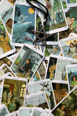 Tarot kartı okuma ve aksesuarları