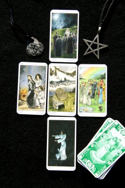 Tarot kartı okuma ve aksesuarları