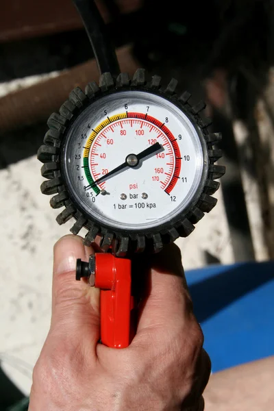 Zařízení pro kontrolu tlaku vzduchu — Stock fotografie