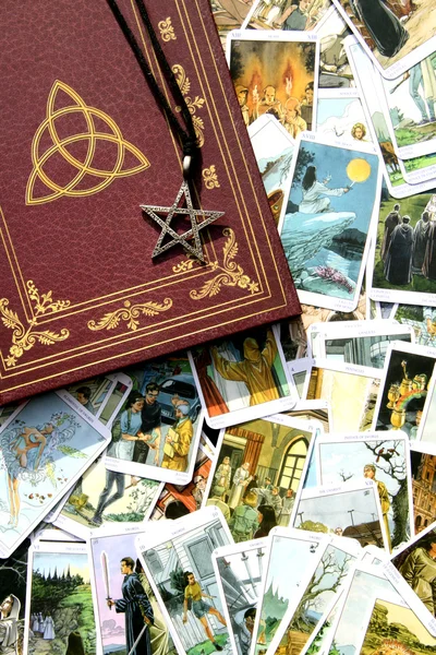 Tarot kártya olvasó és tartozékok Stock Kép