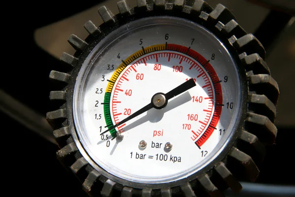 空気圧の点検装置 ロイヤリティフリーのストック写真