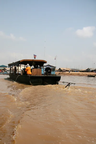 Barco - Tonle Sap, Camboya —  Fotos de Stock