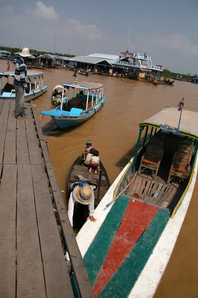 Лодка - Тонлесап, Камбоджа — стоковое фото