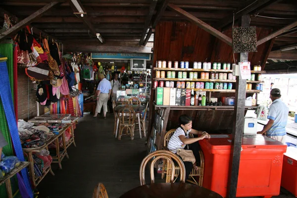 Turystyczny sklep - tonle sap, Kambodża — Zdjęcie stockowe