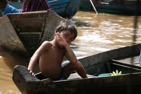 Човен - Тонлесап, Камбоджа — стокове фото