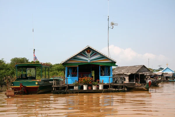 Casa flutuante - Tonle Sap, Camboja — Fotografia de Stock