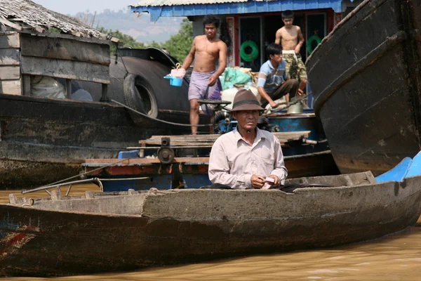 Boot - tonle sap, Cambodja — Stockfoto