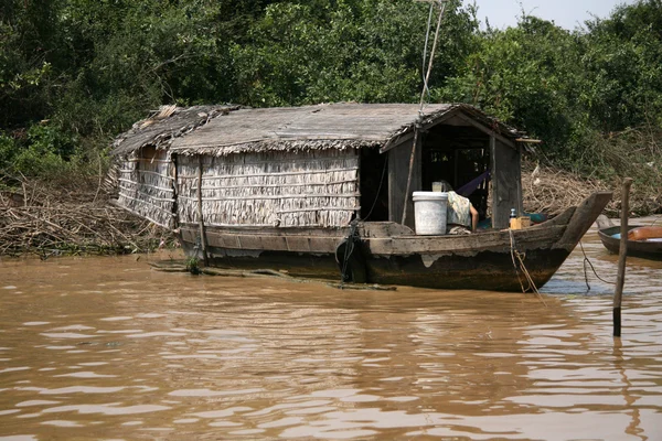Pływający dom - tonle sap, Kambodża — Zdjęcie stockowe